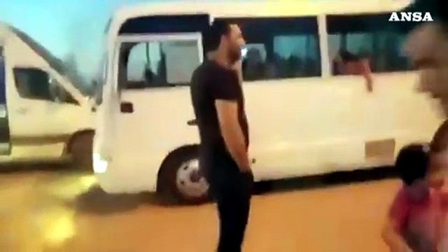 Siria, i rifugiati arrivano al campo profughi in Iraq
