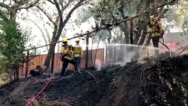 Usa: incendi California, milioni al buio per 5 giorni o piu'