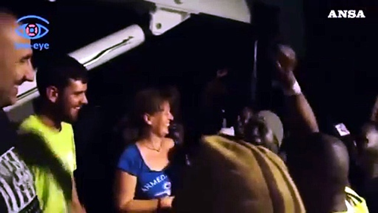 A Malta sbarcano i 40 migranti salvati dalla Alan Kurdi