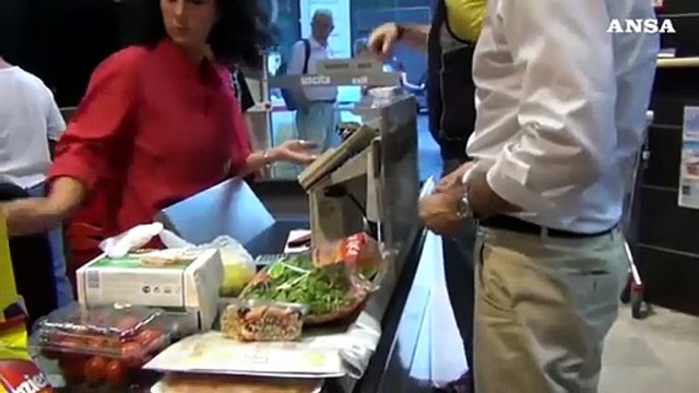 Carrello della spesa, meno fornelli e piu' piatti pronti