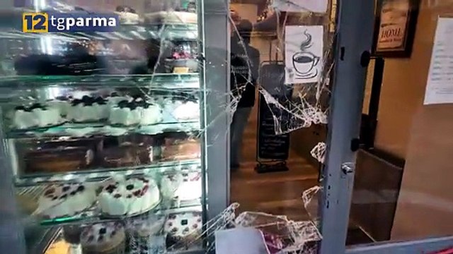SPACCATA IN UNA PASTICCERIA DI VIA SAFFI, RUBATI 200 EURO. DANNI AL NEGOZIO | SPACCATA IN UNA PASTICCERIA DI VIA SAFFI, RUBATI 200 EURO. DANNI AL NEGOZIO