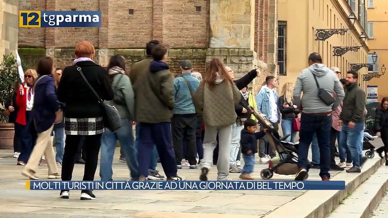 MOLTI TURISTI IN CITTÁ GRAZIE AD UNA GIORNATA D...