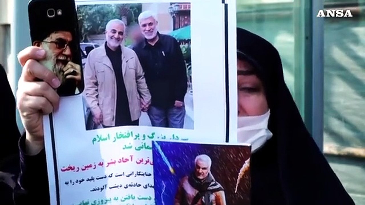 Teheran, proteste in piazza contro i "crimini americani"