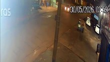 Conhece? Motorista bate em carro estacionado e vai embora no Santa Felicidade