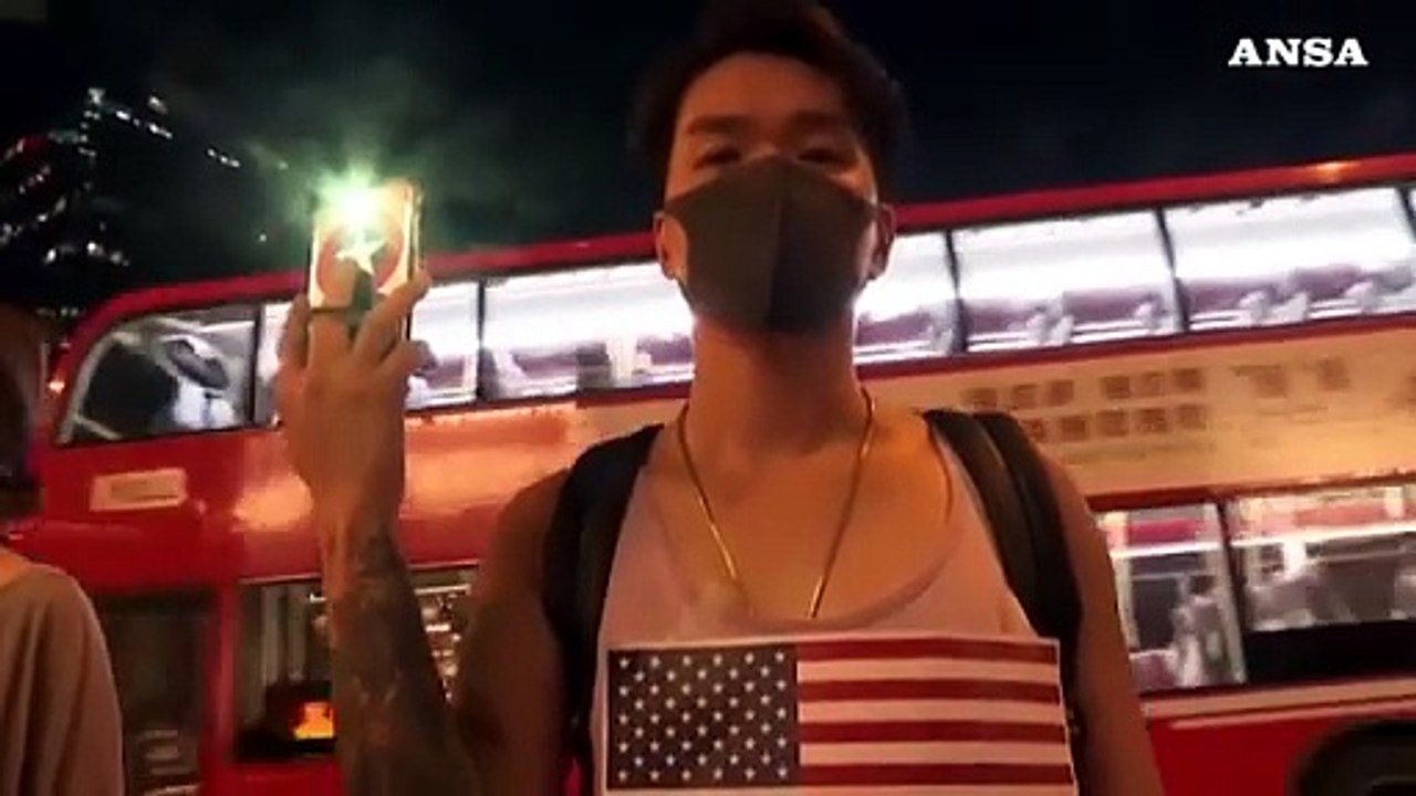 Hong Kong, una catena umana lunga 40 km contro la Cina
