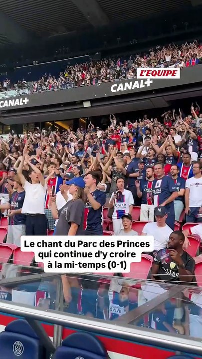 Les chants au Parc des Princes continuent de résonner à la mi-temps - Foot - Ligue des champions