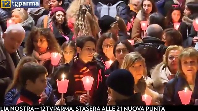 Maschi che s'immischiano, in centinaia all'evento sotto i Portici del Grano