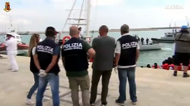Migranti: nave Eleonore a Pozzallo, fermato presunto scafista