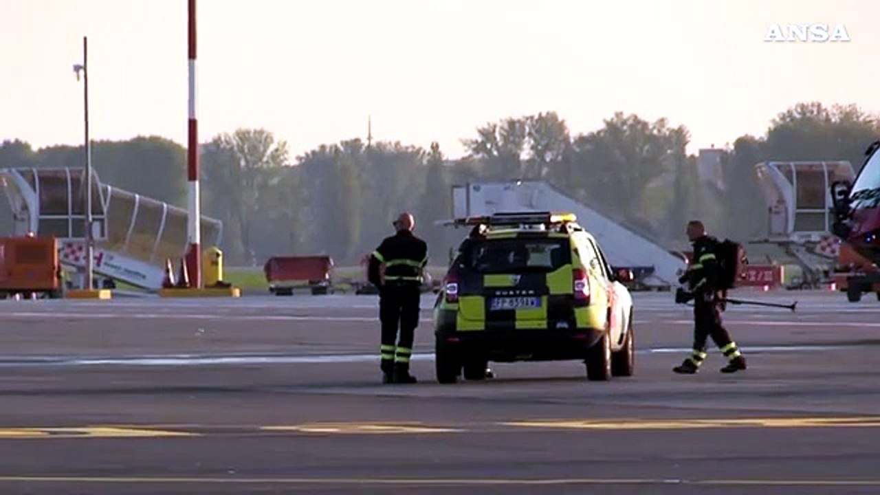 Riapre Linate, l'atterraggio del primo aereo dopo i lavori