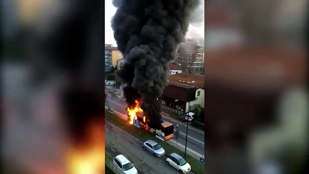 Autobus in fiamme
