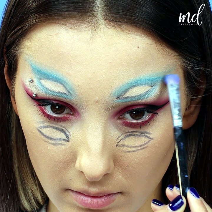 Optical illusion makeup vibes! 🌀💄