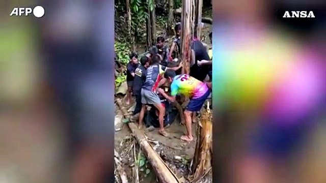 Laos, escono anche gli altri 4 uomini sopravvissuti nella grotta allagata