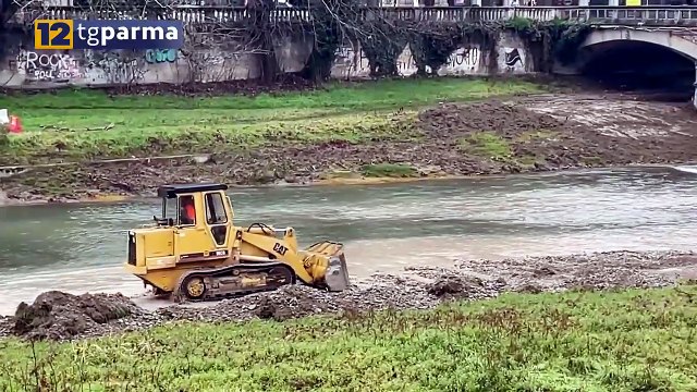 PULIZIA DELL'ALVEO DEL TORRENTE PARMA: LAVORI IN CORSO | PULIZIA DELL'ALVEO DEL TORRENTE PARMA: LAVORI IN CORSO