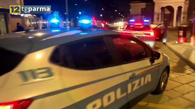 PICCHIATI E INSEGUITI, RAGAZZI SI RIFUGIANO IN UN BAR DI VIA FARINI | PICCHIATI E INSEGUITI, RAGAZZI SI RIFUGIANO IN UN BAR DI VIA FARINI