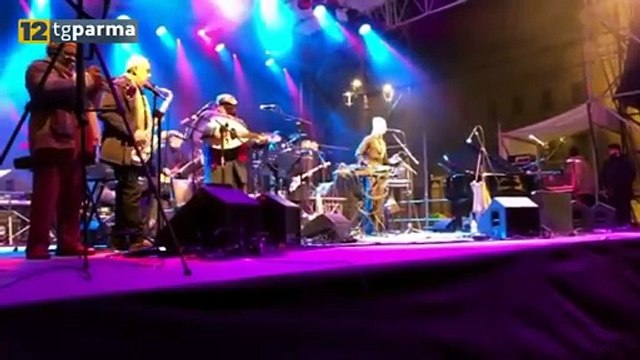 CONCERTO DI CAPODANNO: APPLAUSI E BUONA MUSICA IN PIAZZA
