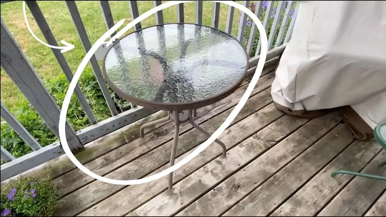 La nouvelle astuce géniale pour le porche avec un rideau de douche que tout le monde copie cet été !