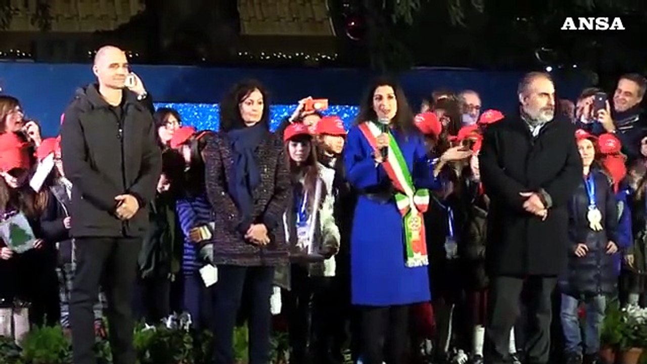 Folla per "Spelacchio", si accende il Natale di Roma