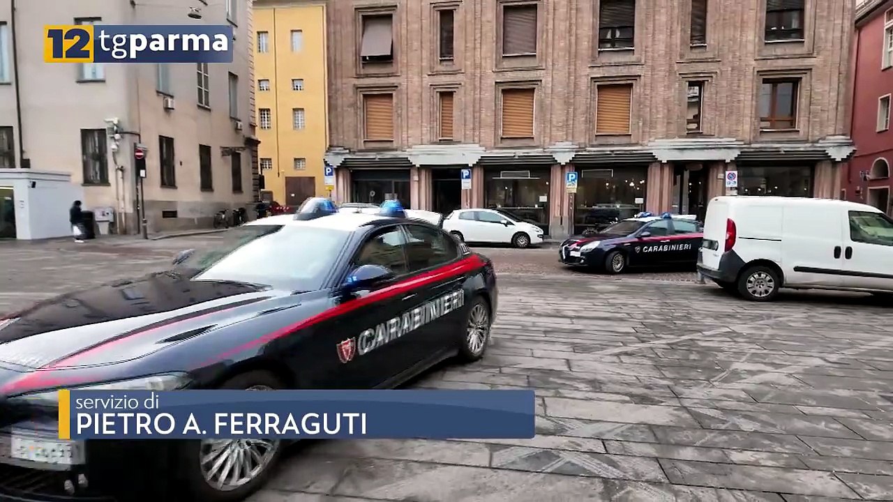 CEDE DROGA IN PIENO CENTRO STORICO: STRANIERO A...