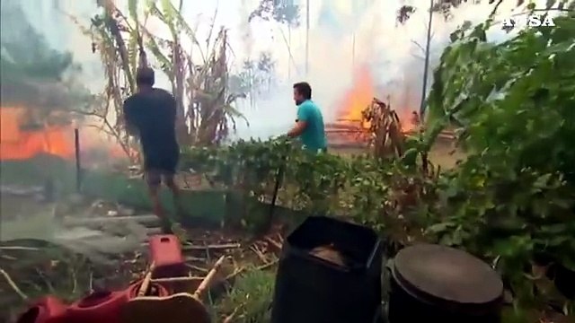 Australia in fiamme: due morti e oltre 150 case distrutte