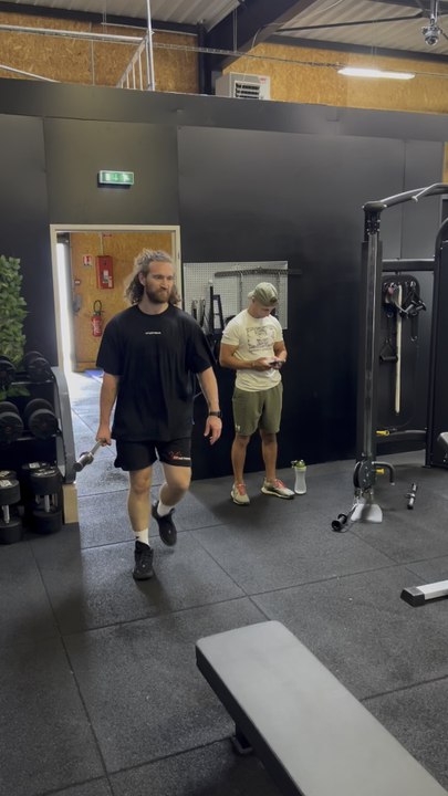 Curl barre EZ les amis 💪🔥 c’est quand on ce fait un training ensemble ? 🔥