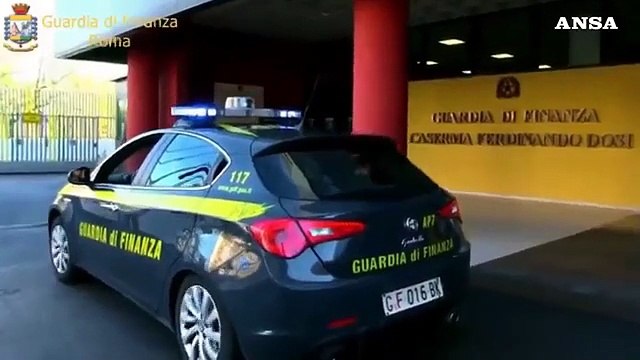 Maxi sequestro di prodotti contraffatti, tre denunce