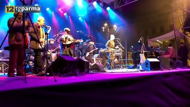 CONCERTO DI CAPODANNO: APPLAUSI E BUONA MUSICA IN PIAZZA