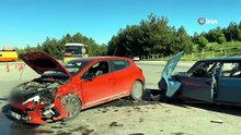 Uşak'ta otomobiller çarpıştı 5 kişi yaralandı