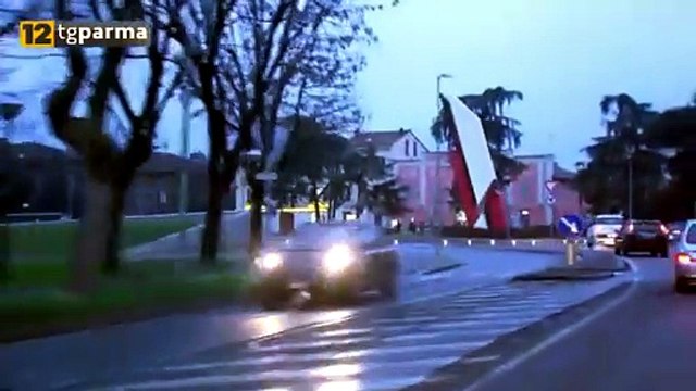 NON PAGA LA CORSA IN TAXI E POI AGGREDISCE GLI AGENTI