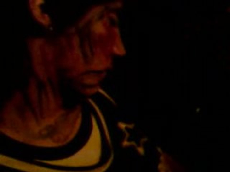 Andy bouré ! tu ferm'ras ta geul un peu ptite pute ! lol