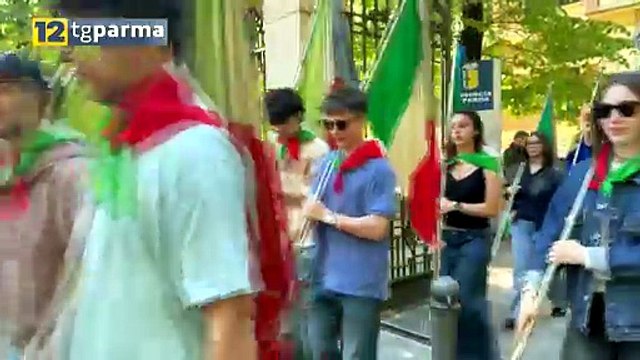 “IL FUTURO PORTA LA STORIA”: STUDENTI CON LE BANDIERE DELLE BRIGATE PARTIGIANE | “IL FUTURO PORTA LA STORIA”: STUDENTI CON LE BANDIERE DELLE BRIGATE PARTIGIANE