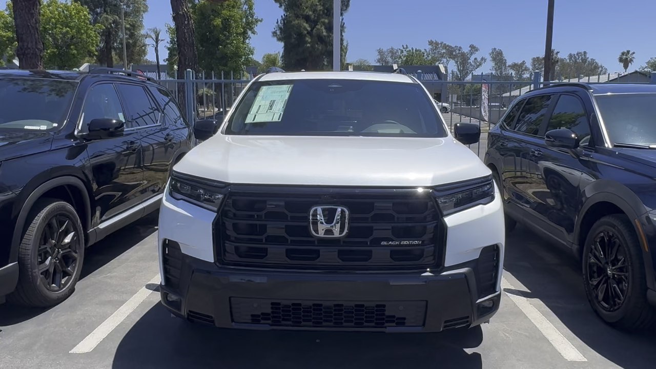 2026 Honda Pilot Black Edition AWD Midsize SUV with Platinum White Peral Walkaround Tour.