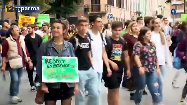 CENTRO STORICO INVASO DAGLI STUDENTI PER IL 'FRIDAY FOR FUTURE'