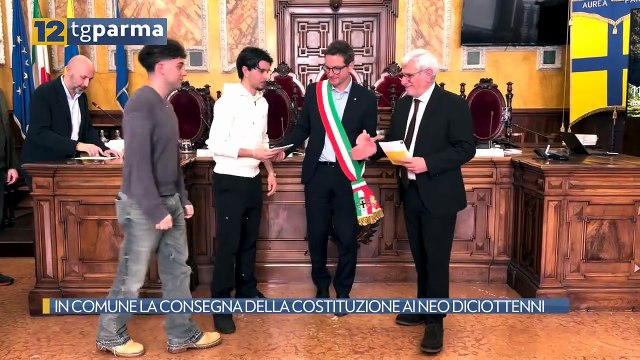 IN COMUNE LA CONSEGNA DELLA COSTITUZIONE AI NEO DICIOTTENNI | IN COMUNE LA CONSEGNA DELLA COSTITUZIONE AI NEO DICIOTTENNI
