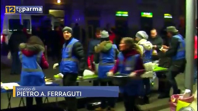 PRANZI E CENE DI NATALE PER I BISOGNOSI: TANTI VOLONTARI AL LAVORO