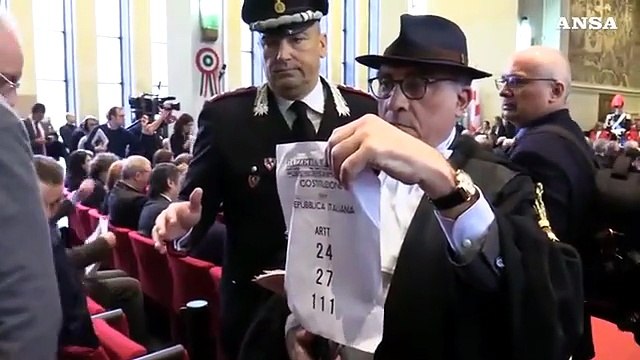 Anno giudiziario: sit-in avvocati, escono durante cerimonia