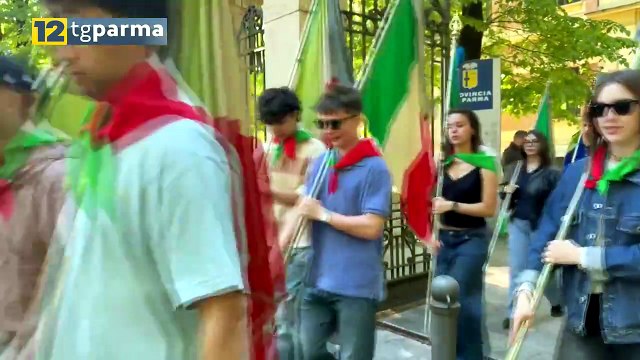 “IL FUTURO PORTA LA STORIA”: STUDENTI CON LE BANDIERE DELLE BRIGATE PARTIGIANE | “IL FUTURO PORTA LA STORIA”: STUDENTI CON LE BANDIERE DELLE BRIGATE PARTIGIANE