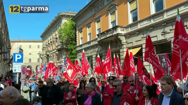 PRIMO MAGGIO, CORTEO E DIBATTITO IN PIAZZA FRA PRECARIETÀ E DIRITTI | PRIMO MAGGIO, CORTEO E DIBATTITO IN PIAZZA FRA PRECARIETÀ E DIRITTI
