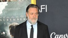 ラッセル・クロウ、パリでのファン対応を釈明
