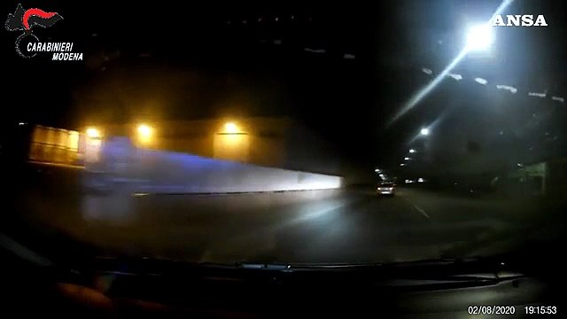Sassuolo, rocambolesco inseguimento di carabinieri a pusher: arrestato