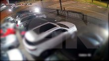 Câmera flagra acidente entre Peugeot 308 e veículo elétrico na Avenida Brasil