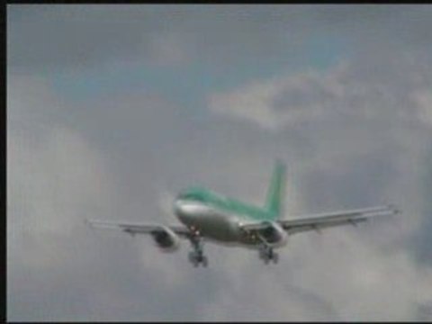 Landing A320 Aer-Lingus EI-CVDC at the airport of Rennes