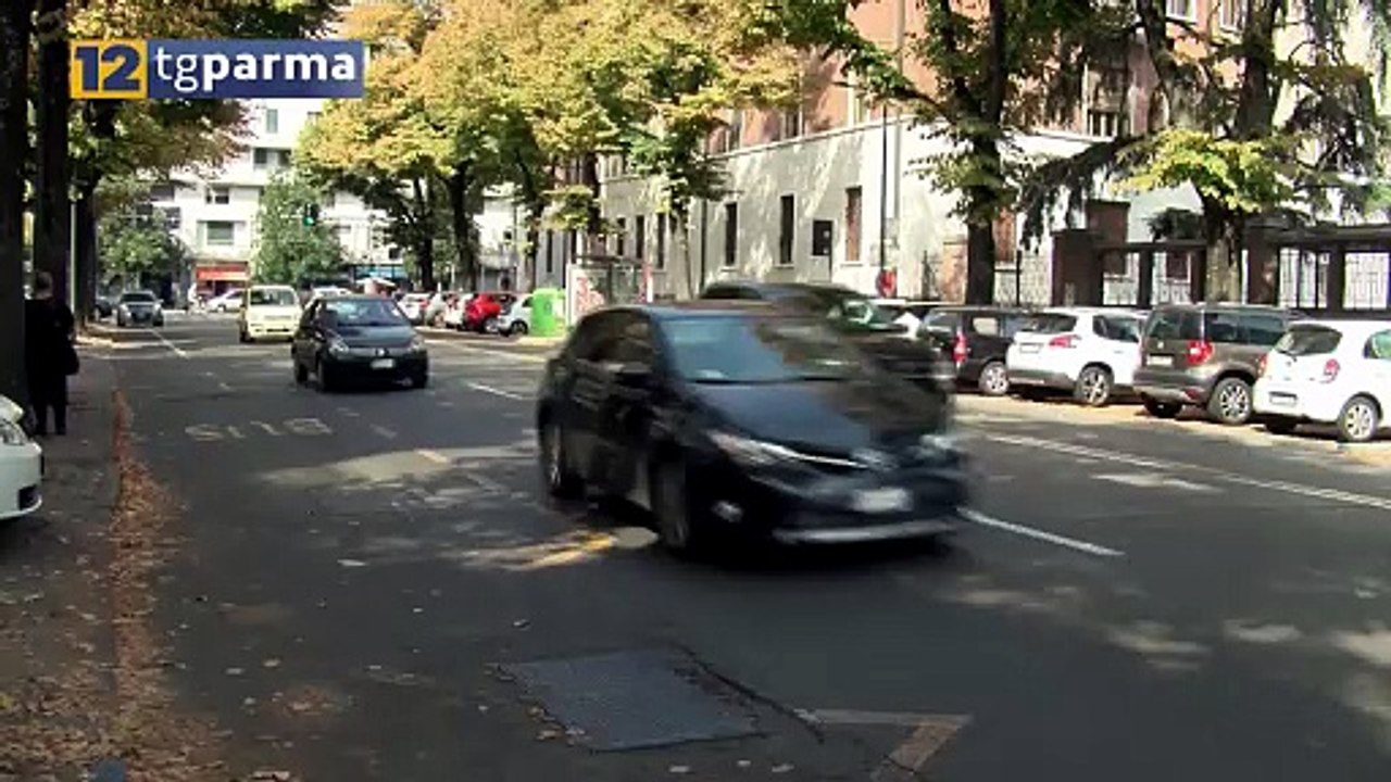 CERCA DI ENTRARE NELLE AUTO IN CODA IN VIALE MENTANA: ARRESTATO | CERCA DI ENTRARE NELLE AUTO IN CODA IN VIALE MENTANA: ARRESTATO