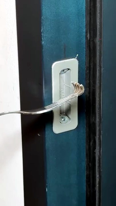 Turn a fork into a door lock🔐