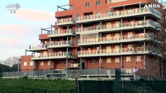 Coronavirus, alle 18 a Roma si balla sui balconi