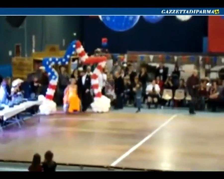 danza carrozzina abito giallo
