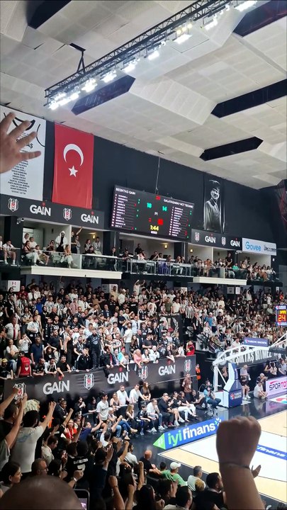 Tribünler Yarı Finali Kutluyor 🏴🏳 - Beşiktaş Gain  71-68 Galatasaray MCT Technic - Türkiye Sigorta Basketbol Süper Ligi Play Off Çeyrek Final 3. Maç
