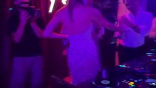 Η Αμαλία Κωστοπούλου διασκεδάζει στο party του γάμου της