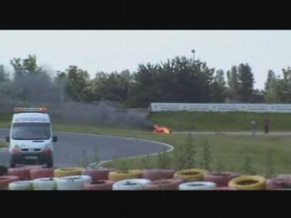 Moto en feu au Circuit Carole