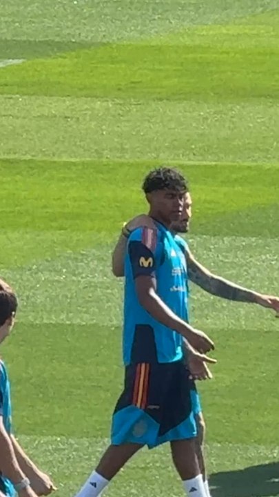 Lamine y Baena alucinan con el recibimiento en Las Rozas