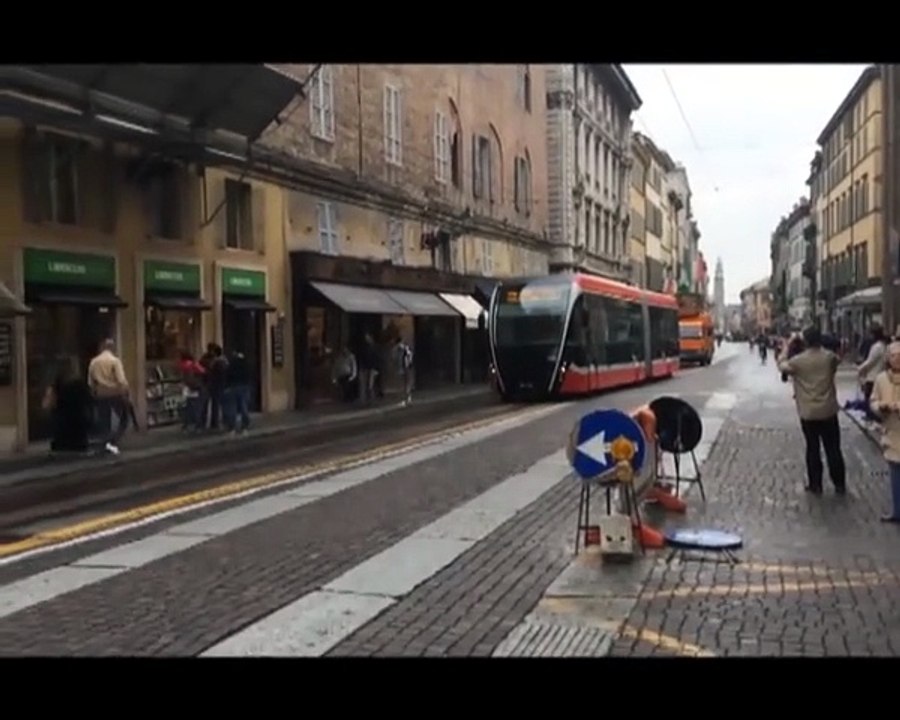 Il maxifilobus in Piazza
